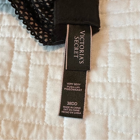 Victoria’s Secret Very Sexy Push-Up Bra Size 38DD - Picture 3 of 7
